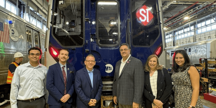 MTA Board Member’s Proposal Sparks Fury in Staten Island Over New Train Cars
