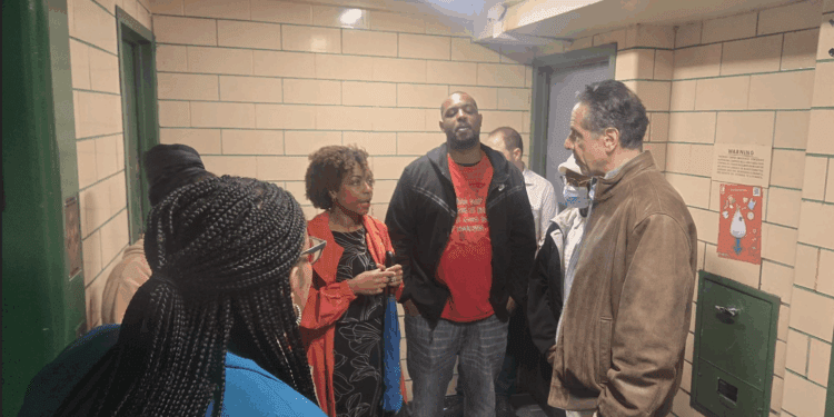 NYCHA Tenant Association Presidents Back Cuomo’s Mayoral Candidacy