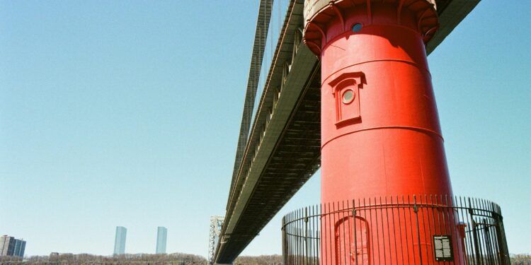 Off-Duty Federal Officer Shot in NYC Park, Suspects Held