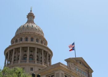 Texas Democrats Flee State to Block Redistricting Vote in High-Stakes Quorum Walk‑out