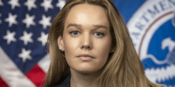 Homeland Security to Acquire Six Boeing 737s for ICE Deportations